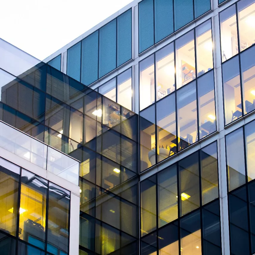 以商用 AI PC 重塑智能生产力