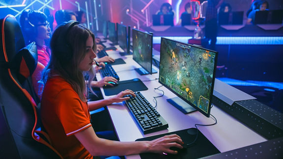 Gamer, die Videospiele spielen