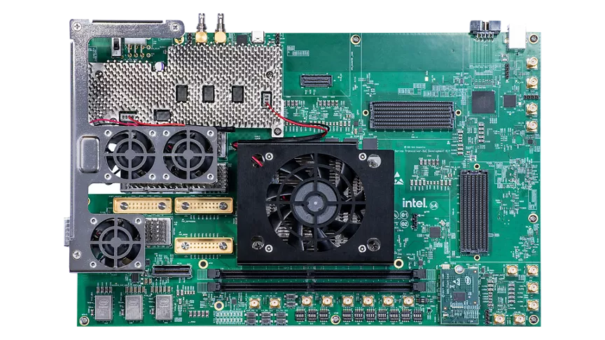 Agilex™ 7 FPGA I シリーズ・トランシーバー SoC 開発キット (4x Agilex™ 7 FPGA I シリーズ・トランシーバー SoC 開発キット (4x