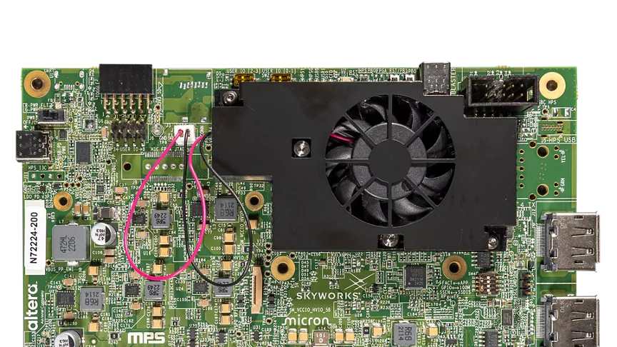 インテル® Agilex™ 3 FPGA C シリーズ開発キット