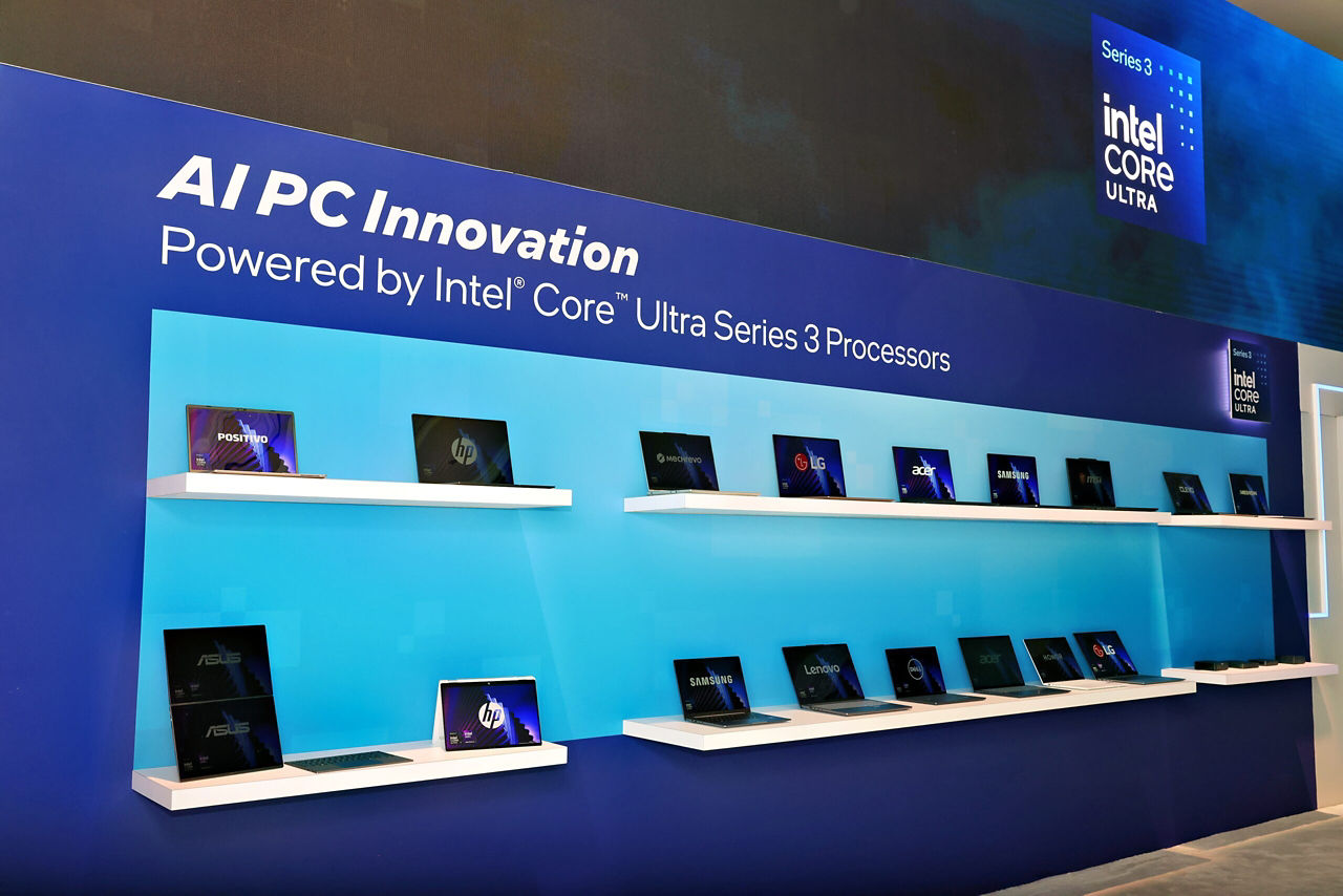 CES 2026現場展示搭載Intel Core Ultra系列3處理器的筆電。