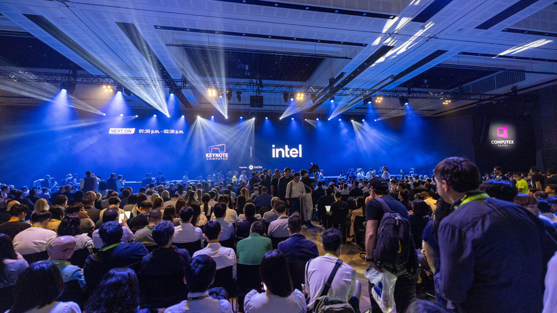 Público aguarda o início do keynote da Intel na Computex 2026 em Taipei, Taiwan.
