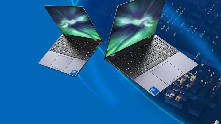 แล็ปท็อปสองเครื่องที่มีตราโปรเซสเซอร์ Intel Core พร้อมพื้นหลังสีน้ำเงิน
