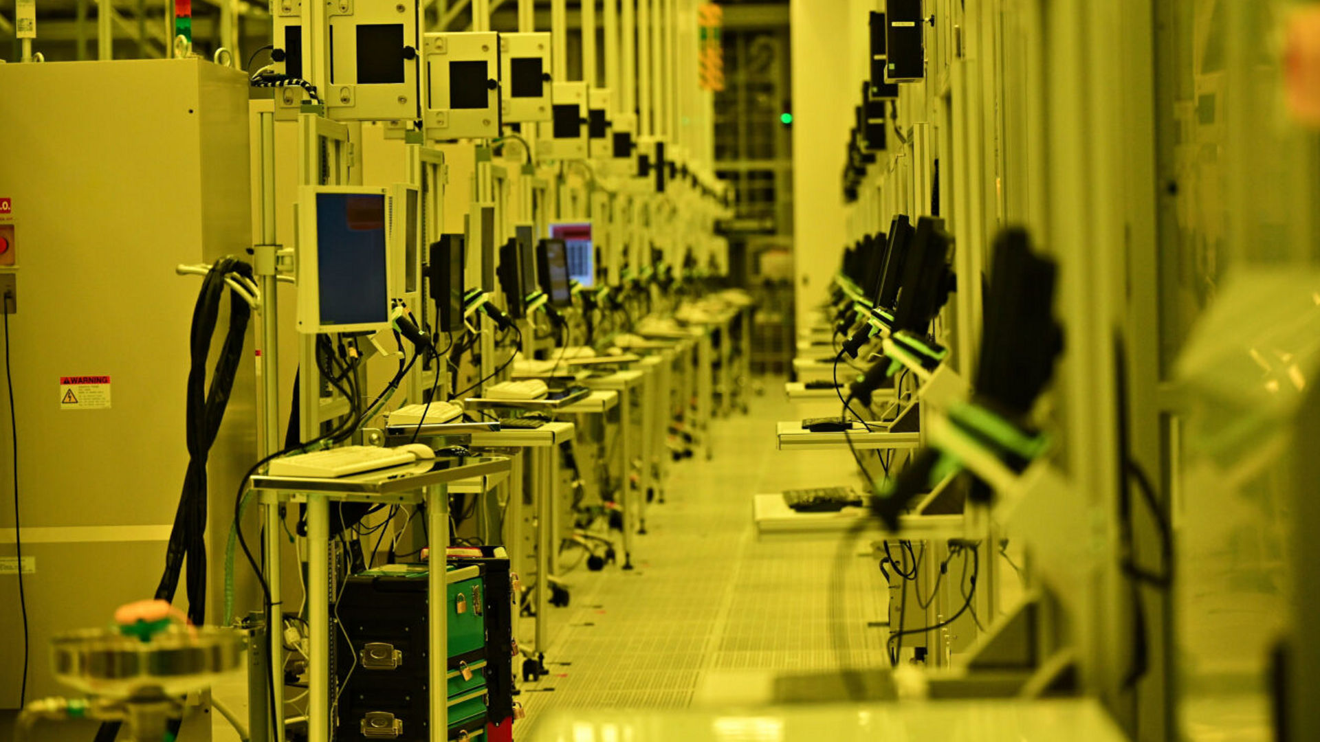 A photo from September 2025 at Intel’s new Fab 52 in Chandler, Arizona, shows manufacturing workstations where the first products on Intel 18A will pass through.