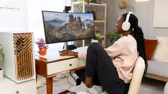 インテル® Core™ Ultra プロセッサーを搭載した PC をゲームエイトのライターがレビュー！