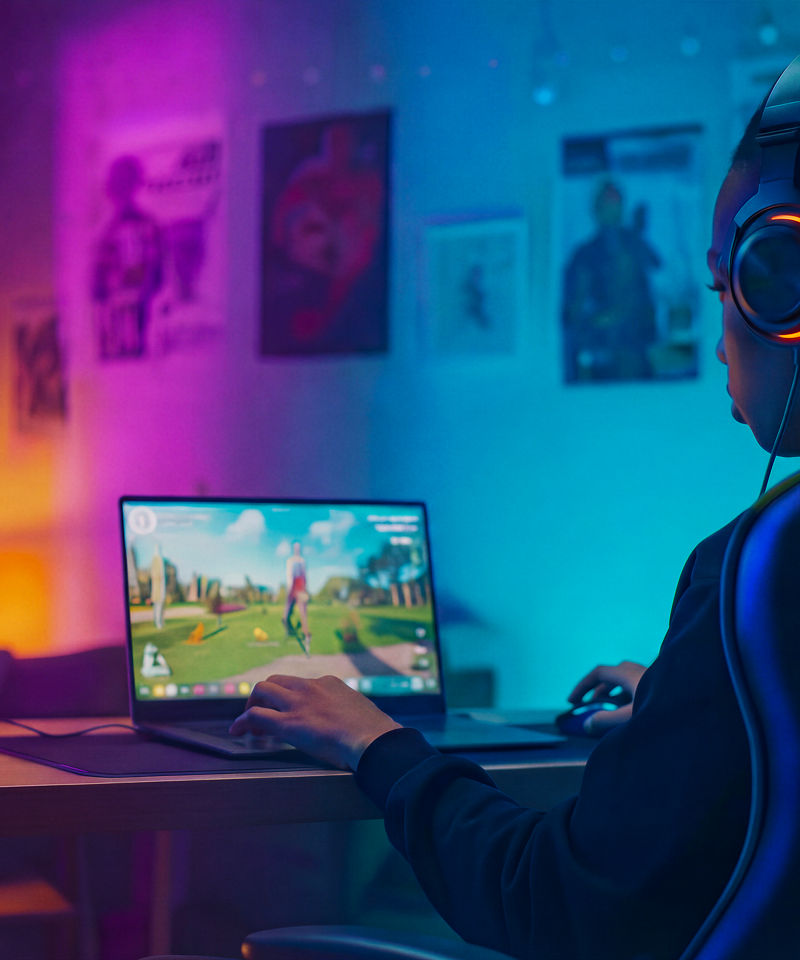 Gaming on a laptop (Intel official image)