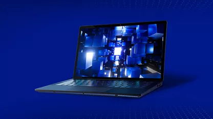 青色の背景の上に開かれたノートブック PC