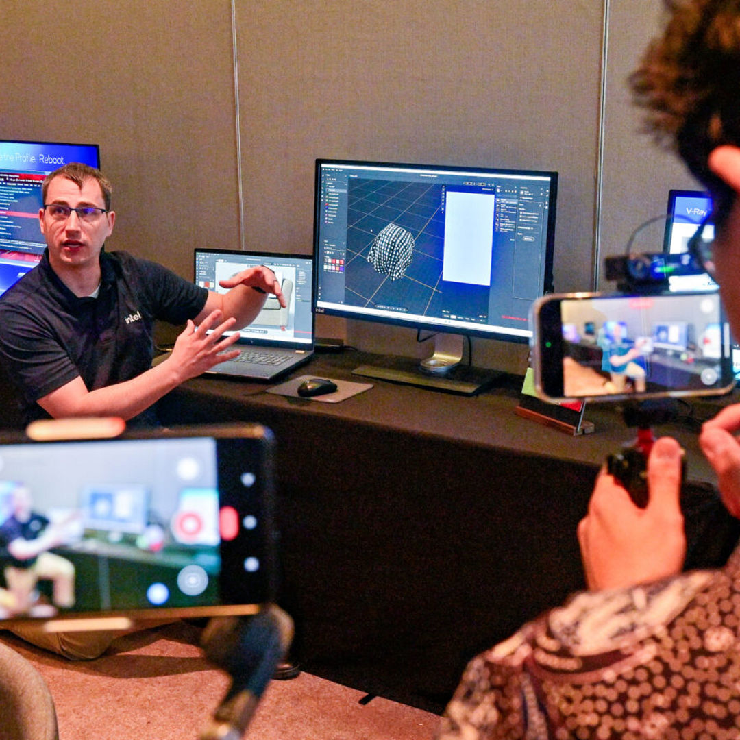 At Computex 2025, Intel’s Mike Bartz demonstrates AI PCs power