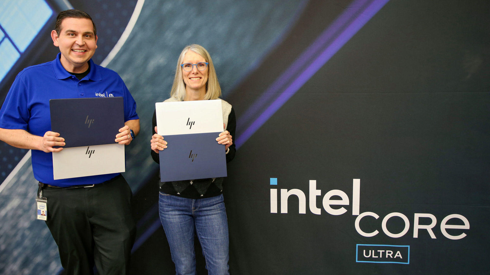 Joseph Broderick (left), technical marketing engineer in the Client Computing Group at Intel, and Anne McEwan, software program manager for Client Software Enabling at Intel, pose with HP’s latest AI PCs at Intel’s Performance Marketing Lab in Hillsboro, Oregon. (Credit: Intel Corporation)