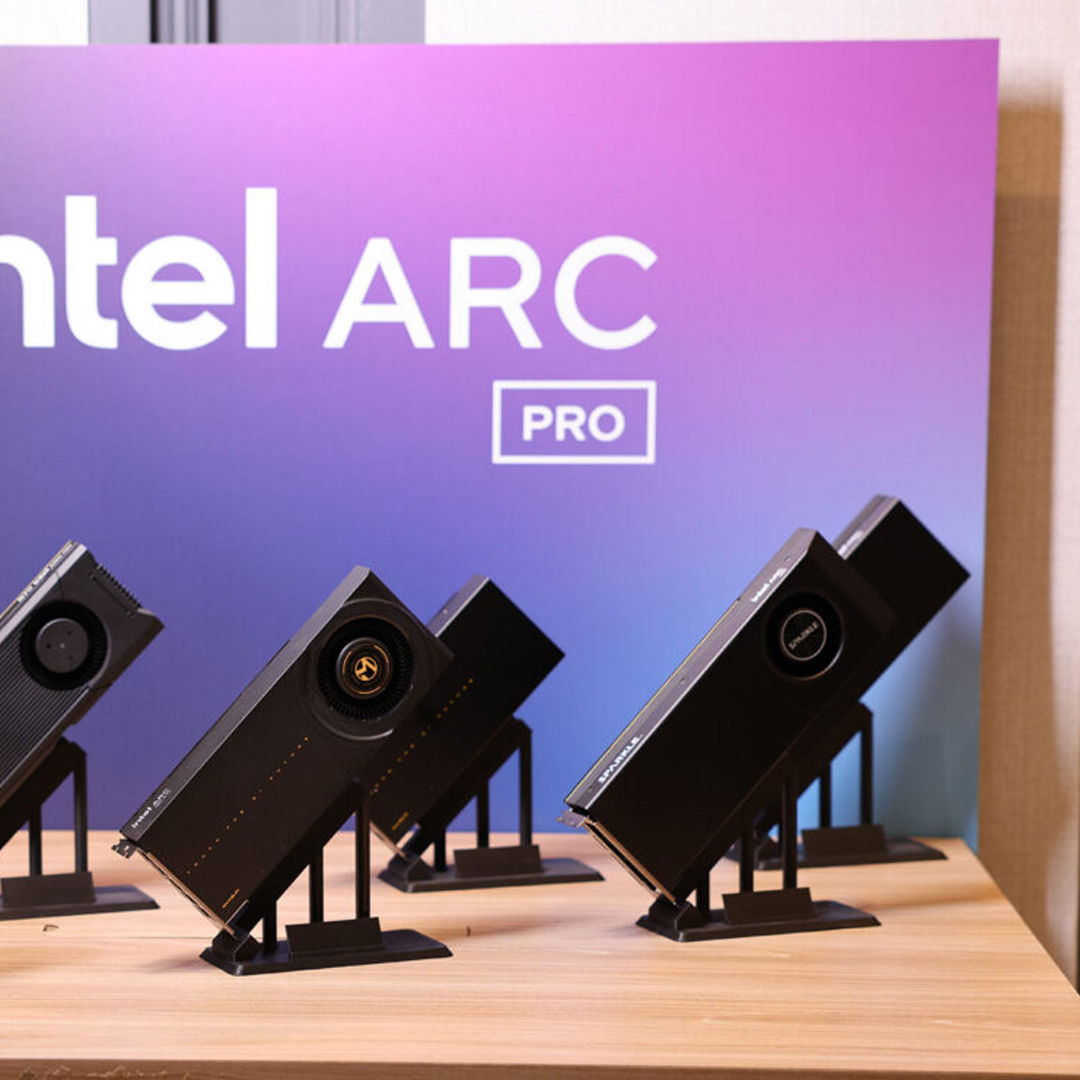 Intel presenta las GPU discretas Intel Arc Pro B65 y B70 de sus socios, que amplían la gama de productos gráficos profesionales de Intel al ofrecer un gran rendimiento y una excelente relación calidad-precio para la creación de contenidos, las tareas de ingeniería y las aplicaciones de inferencia de IA. (Crédito: Intel Corporation)