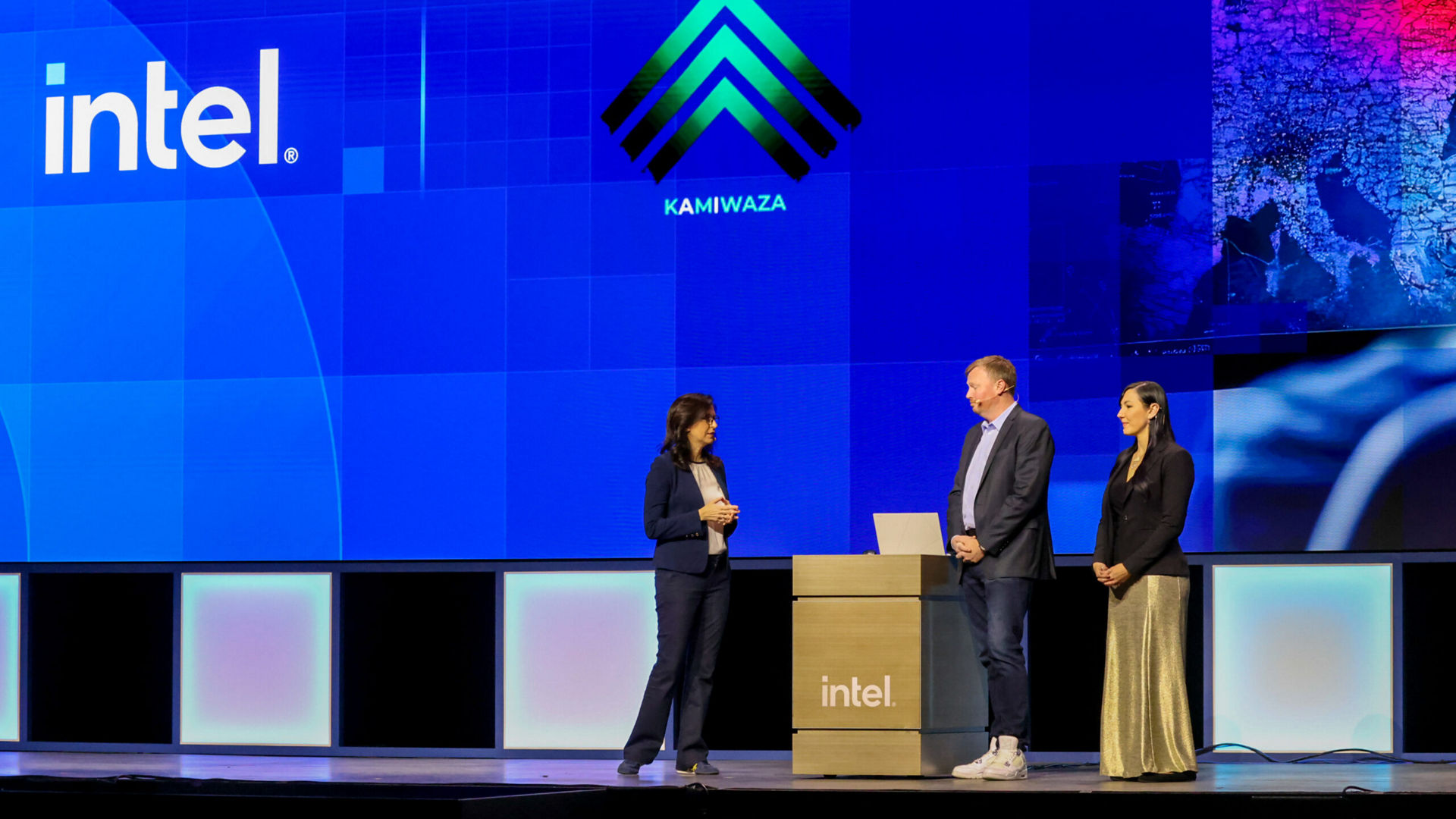 Karin Eibschitz Segal, interim general manager of Intel’s Data Center and AI Group, is joined by Luke Norris, CEO of Kamiwaza, and Sunny Wescott, federal chief meteorologist, on stage at Intel Vision 2025 to demonstrate how Kamiwaza’s AI platform, powered by Intel Gaudi 3 AI accelerators and Intel Xeon 6 processors, aids in identifying weather patterns faster using years of historical data. (Credit: Intel Corporation)