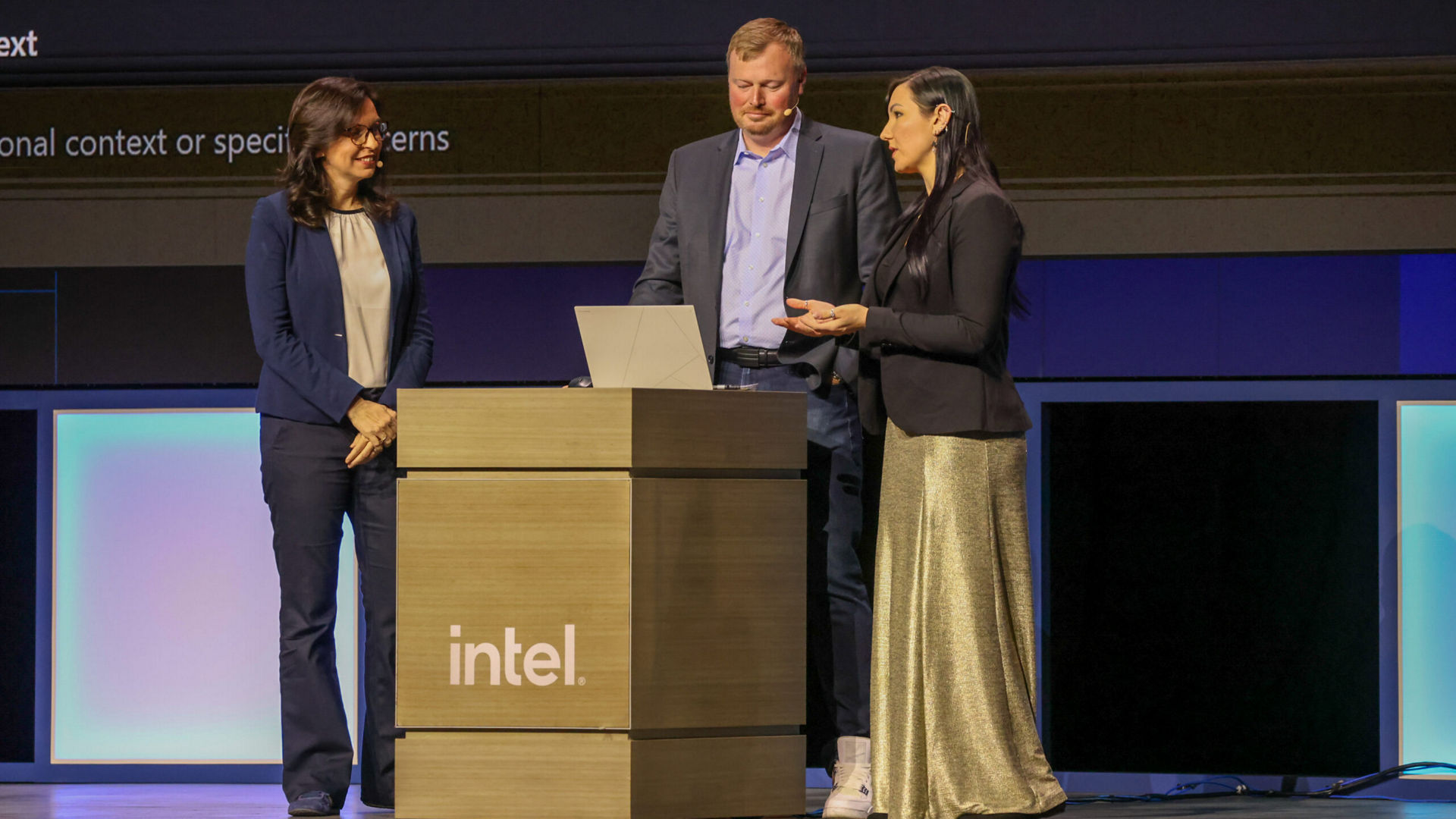 Karin Eibschitz Segal, interim general manager of Intel’s Data Center and AI Group, is joined by Luke Norris, CEO of Kamiwaza, and Sunny Wescott, federal chief meteorologist, on stage at Intel Vision 2025 to demonstrate how Kamiwaza’s AI platform, powered by Intel Gaudi 3 AI accelerators and Intel Xeon 6 processors, aids in identifying weather patterns faster using years of historical data. (Credit: Intel Corporation)