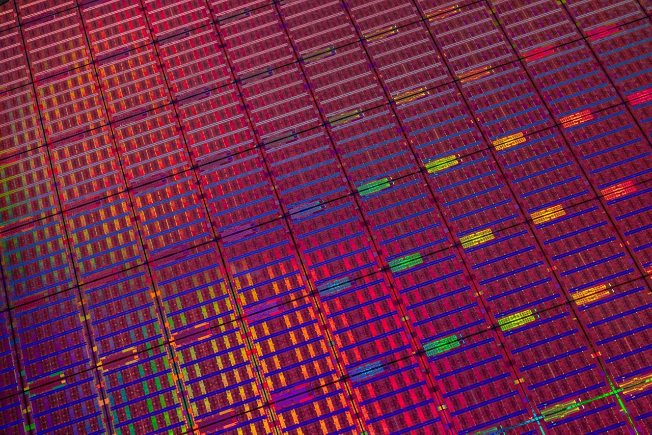 Intel Xeon 6 6900P series processors with Performance-cores will power the new HX2 supercomputer at Imperial College London. Built on Lenovo’s ThinkSystem SC750 V4 Neptune platform, the water-cooled system – designed as part of the co-investment ICICLE collaboration – will be deployed this year to deliver the next generation of high performance computing and artificial intelligence. (Credit: Intel Corporation)