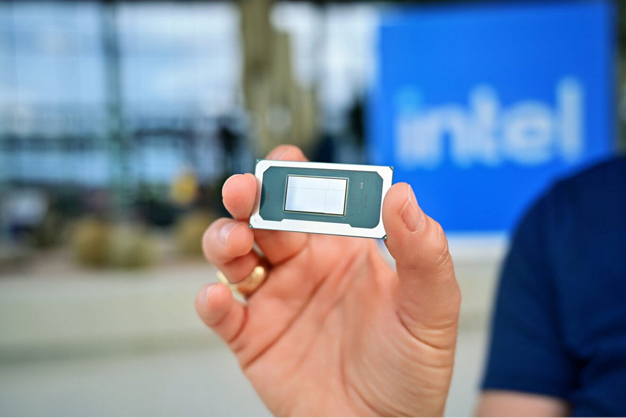 Close up of hand holding Intel® Core™ Ultra Series 3 - blur o
