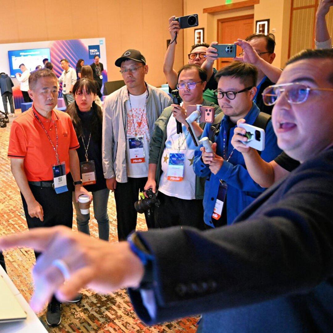 Tech media and industry analysts from around the world watch and listen as Intel technical marketing engineer Joe Broderick showcases how Panther Lake will up-level efficiency and performance from previous generations of Intel Core Ultra processors.