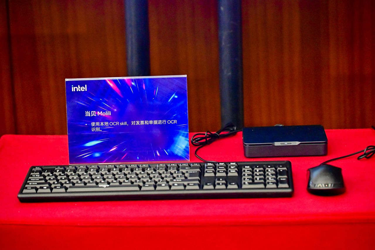 当贝Molili_Intel Hybrid AI PRC_5