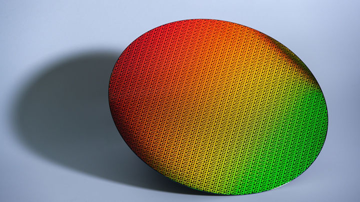 https://intelcorp.scene7.com/is/image/intelcorp/newsroom-18a-wafer-1:1920-1080?wid=720&hei=405