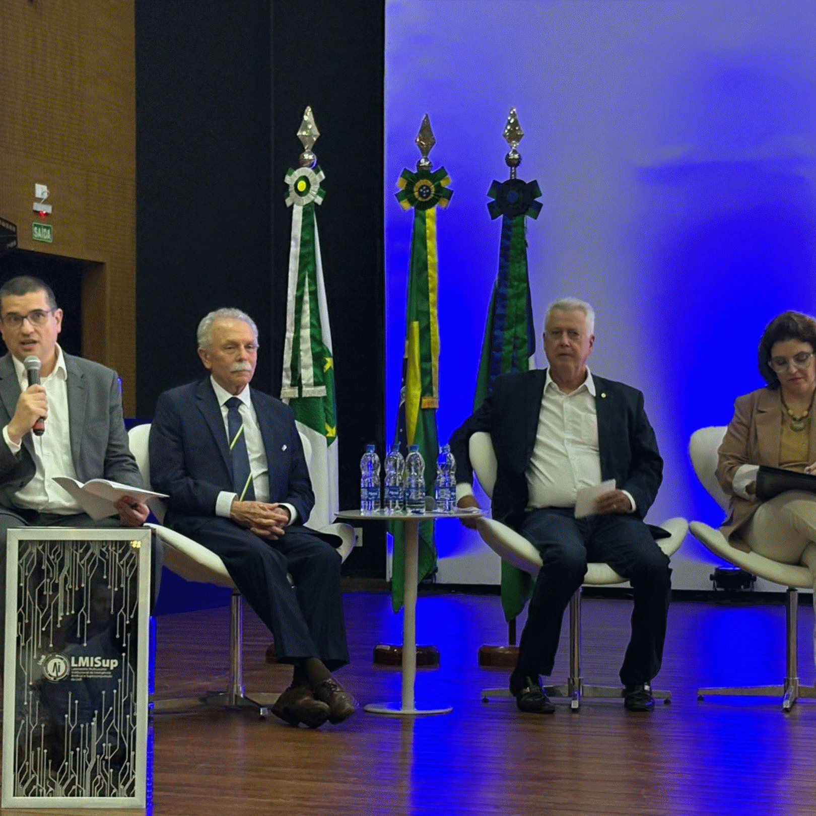 Carlos Buarque, diretor de marketing da Intel Brasil, no evento, falando sobre a parceria.