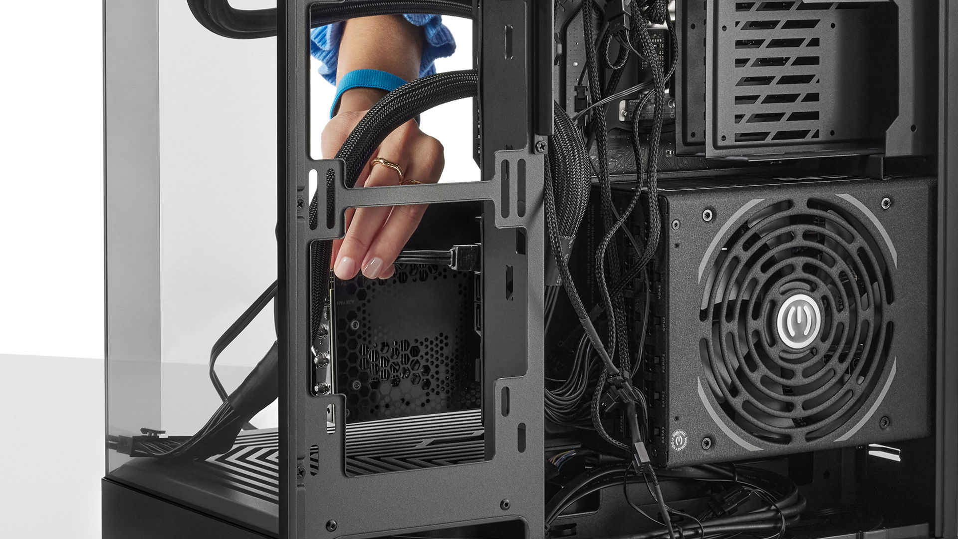 Photo of installing storage to PC