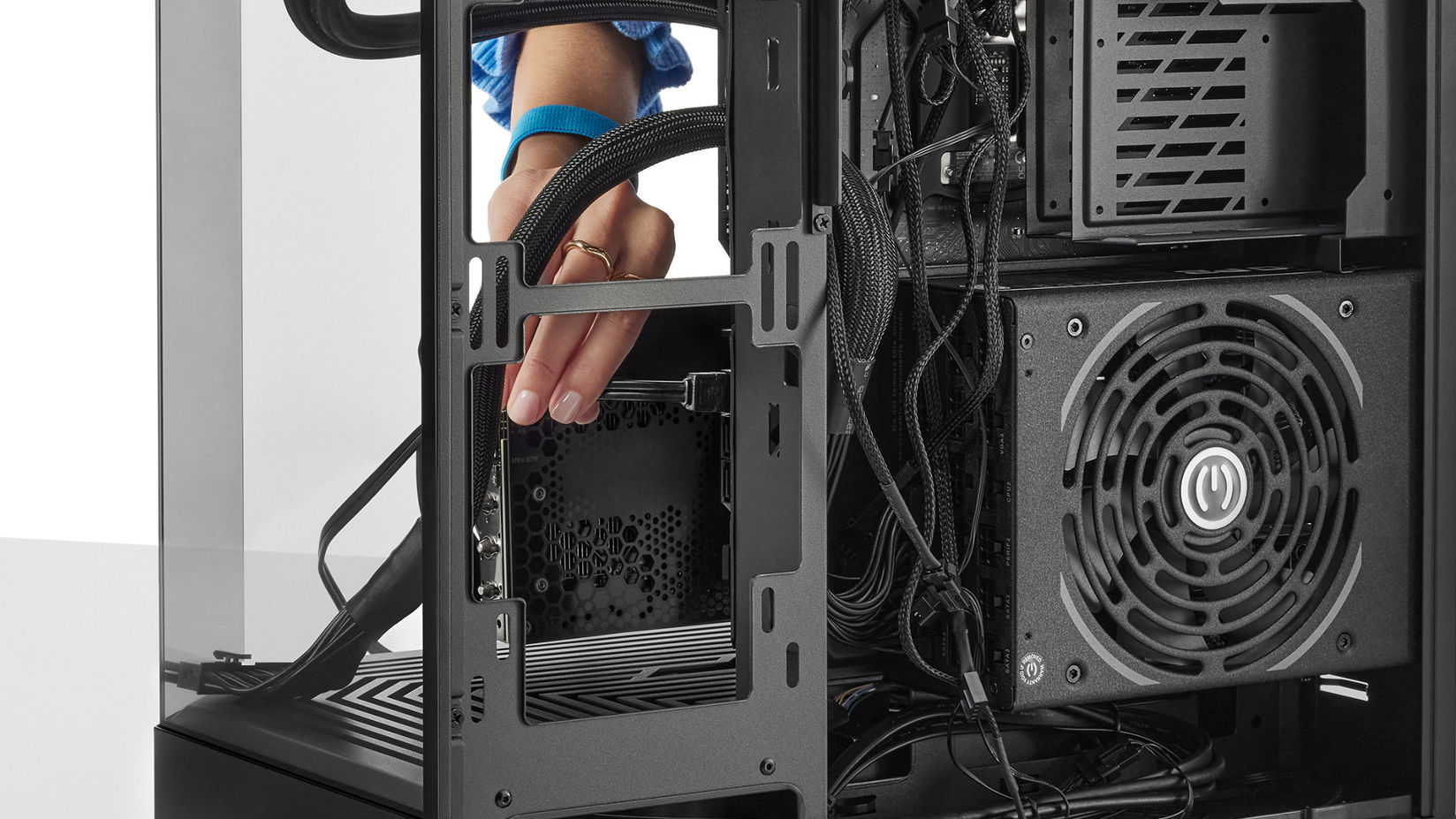 Photo of installing storage to PC
