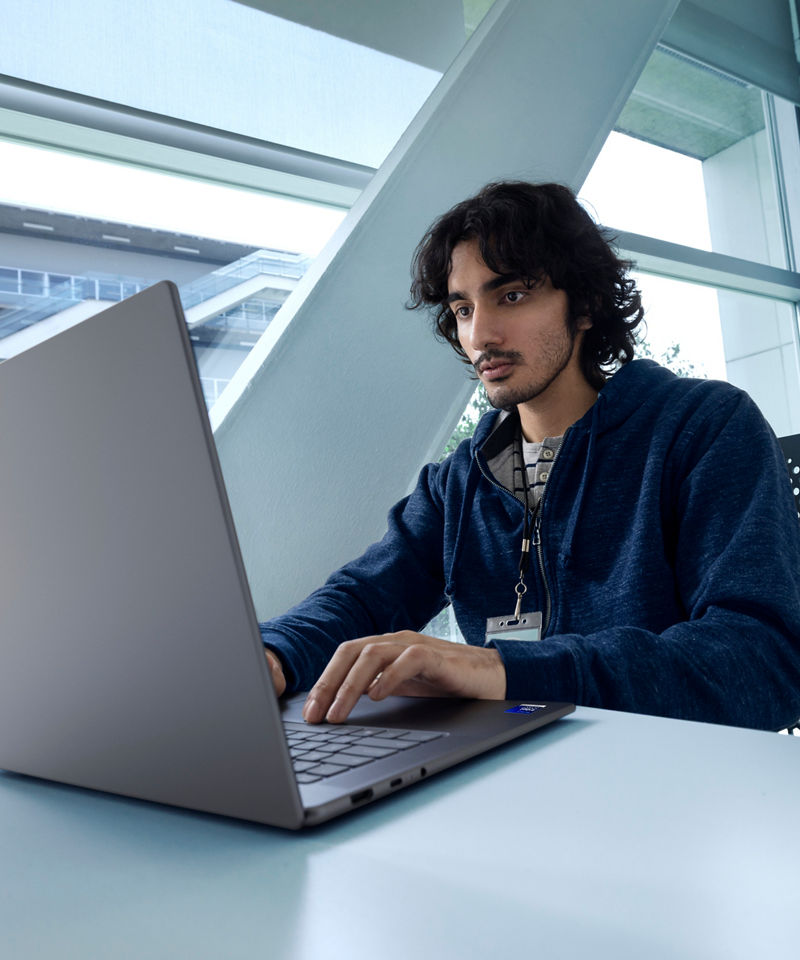 Estático: Intel® Core™ Ultra serie 3 | Gerente de TI 3