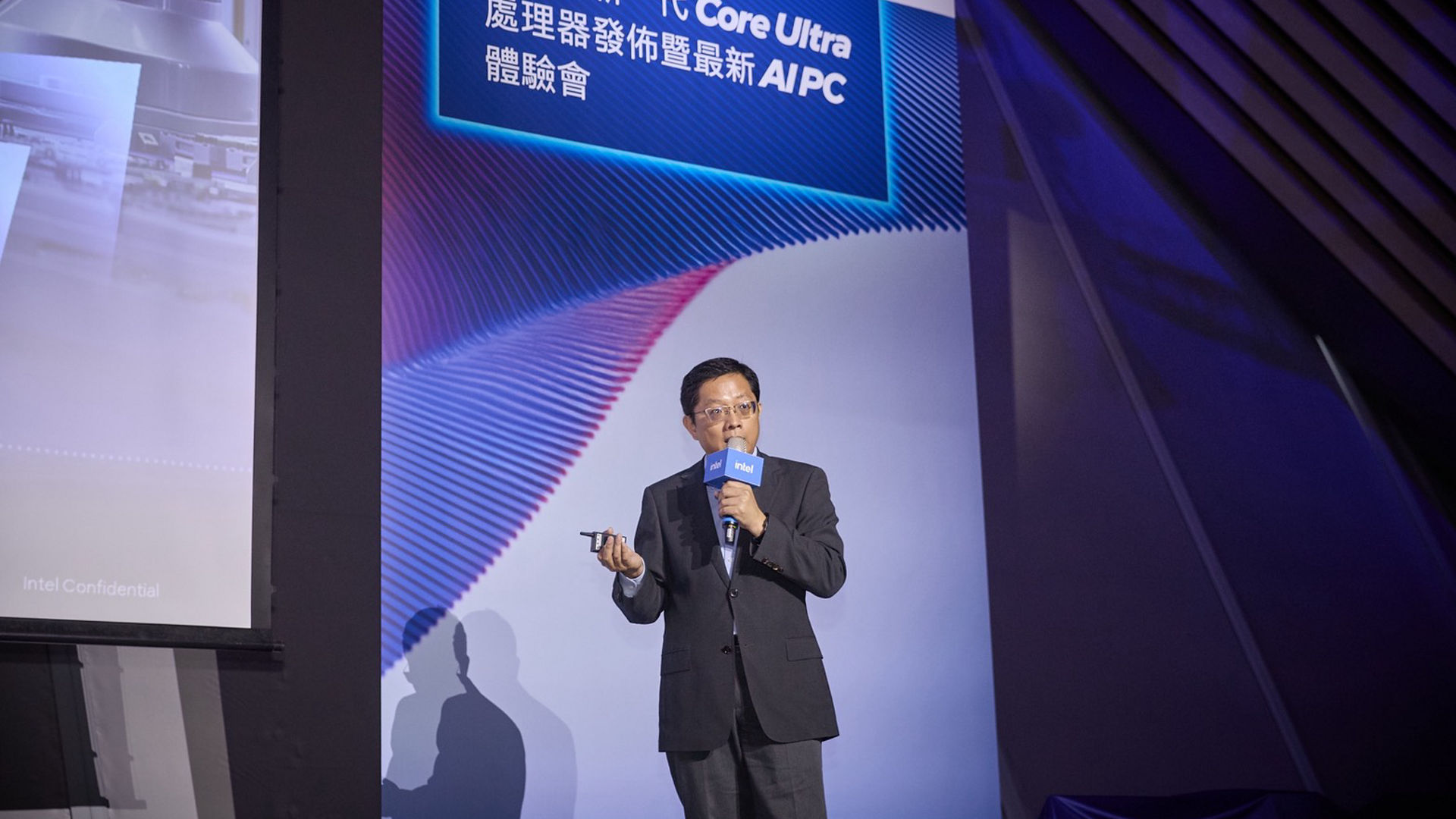 英特爾攜手合作夥伴於台灣展示搭載最新Intel Core Ultra 200系列處理器的AI PC，為消費者帶來卓越的效能、能效與智慧體驗。